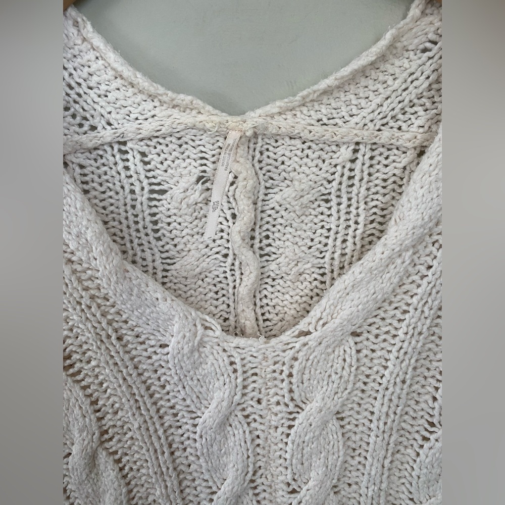 FREE PEOPLE Women’s Long Sleeve Easy Cable Knit V-Neck Sweater Size XS - Picture 9 of 10